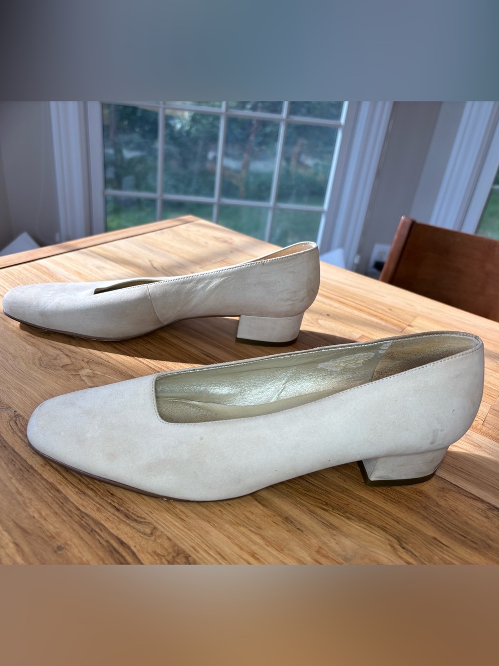 Vintage Nine West Cream Low Block 1.5 inch Heel Pumps